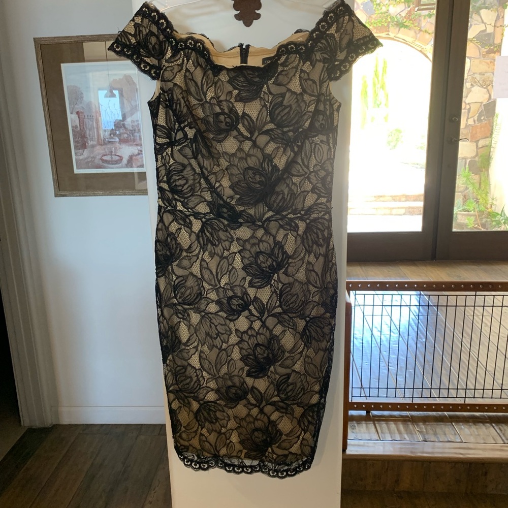 Tadashi Shoji size 4 off shoulder lined lace cocktail LBD, high waist, NWOT
